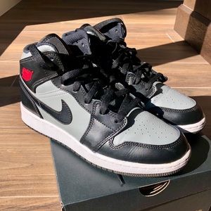 Air Jordan 1 Mid Lace-Up Sneakers Big Boys 6.5Y